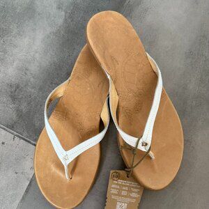 OluKai Honu Sandals